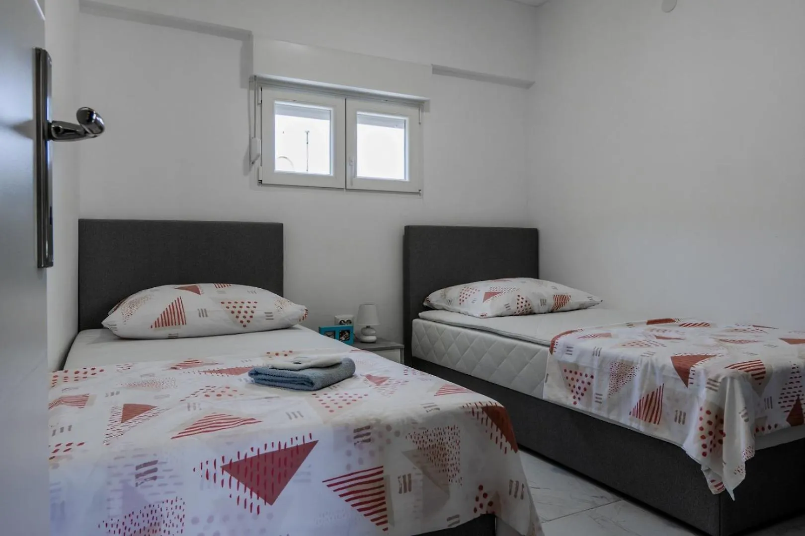 Apartments Kristija Vir 0*,  Croatia