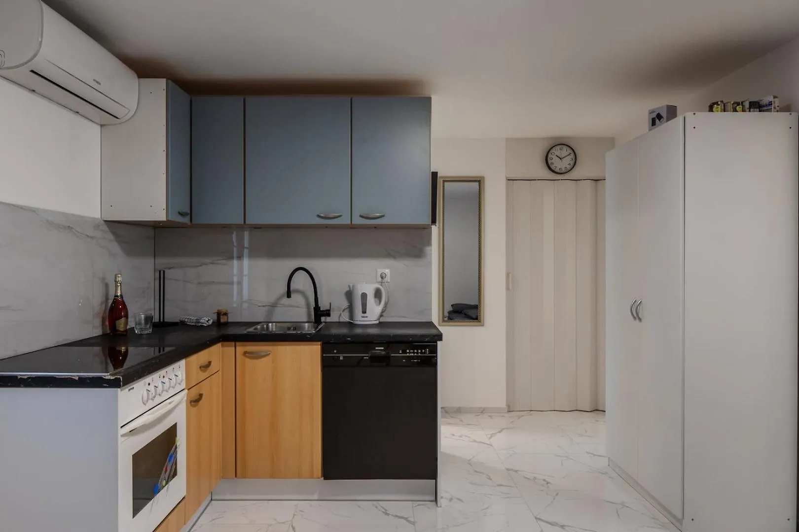 Apartments Kristija Vir 0*,  Croatia